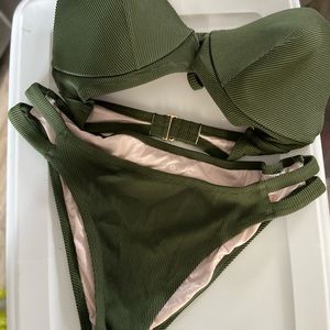BNWT Shade & Shore bikini set top and Bottom top:38DD Bottom: XL